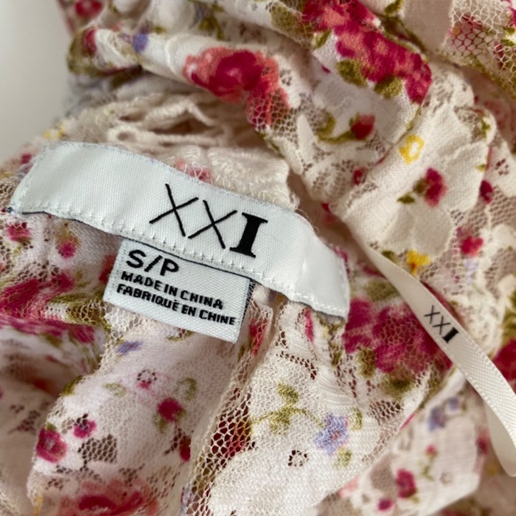 Forever 21 cute all over lace floral top - Picture 2 of 4